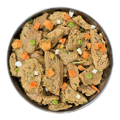 Close-Up of Fidelis Gently Cooked Lamb with Sweet Potato & Turmeric – High-Protein, Grain-Free Dog Food.