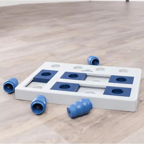 Dog Activity Chess Strategy Game - Interactive Dog Puzzle Game - BETTY & BUTCH®