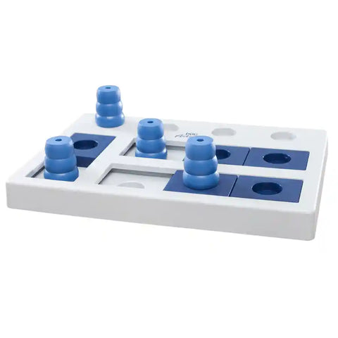 Dog Activity Chess Strategy Game - Interactive Dog Puzzle Game - BETTY & BUTCH®