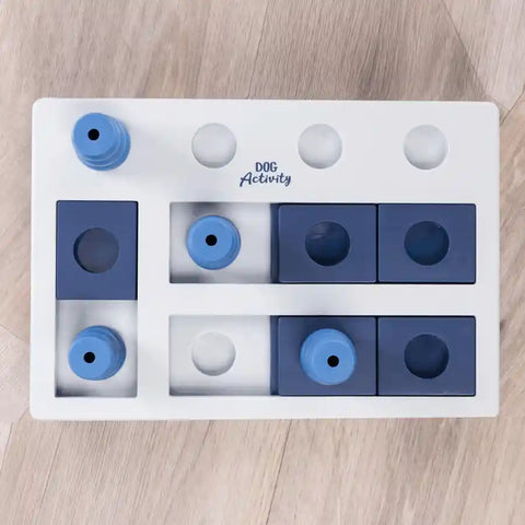 Dog Activity Chess Strategy Game - Interactive Dog Puzzle Game - BETTY & BUTCH®